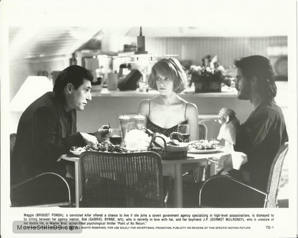 Point of No Return - Publicity still of Gabriel Byrne & Bridget Fonda