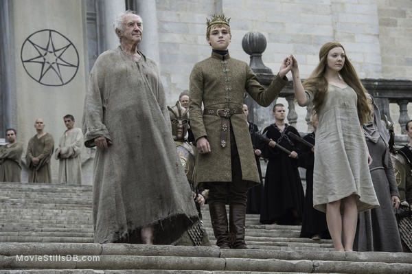 Game of Thrones - Publicity still of Natalie Dormer, Dean-Charles Chapman & Jonathan Pryce Game of Thrones - Publicity still of Natalie Dormer, Dean-Charles Chapman & Jonathan Pryce