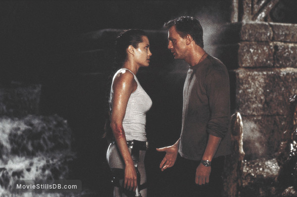  Lara Croft: Tomb Raider : Angelina Jolie, Jon Voight