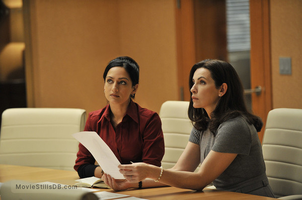 The Good Wife - Episode 1x04 publicity still of Julianna Margulies ...