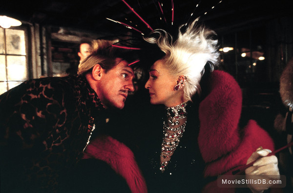 102 Dalmatians - Publicity still of Gérard Depardieu & Glenn Close 102 Dalmatians - Publicity still of Gérard Depardieu & Glenn Close
