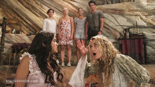 Mako Mermaids - Season 2 official screen capture with Allie