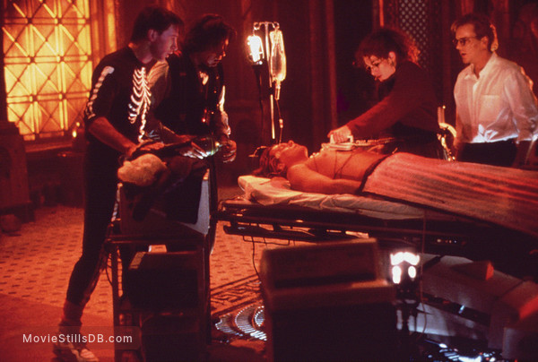 Flatliners - Publicity still of Kiefer Sutherland, Julia Roberts, Kevin Bacon, William Baldwin & Oliver Platt Flatliners - Publicity still of Kiefer Sutherland, Julia Roberts, Kevin Bacon, William Baldwin & Oliver Platt