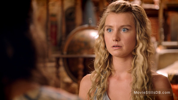 Mako Mermaids - Episode 3x02 publicity still of Isabel Durant