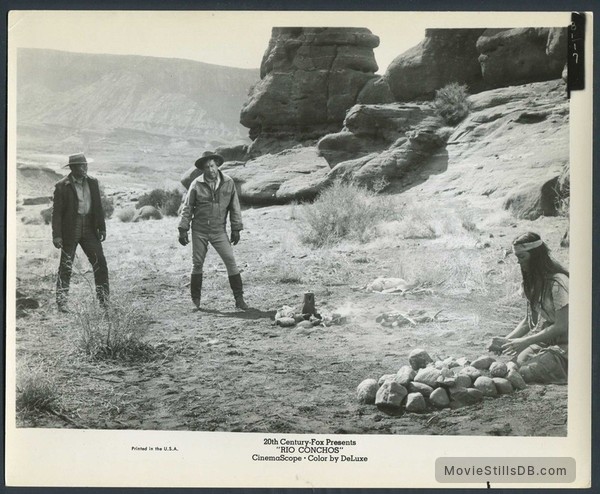 Rio Conchos - Publicity still of Richard Boone & Jim Brown