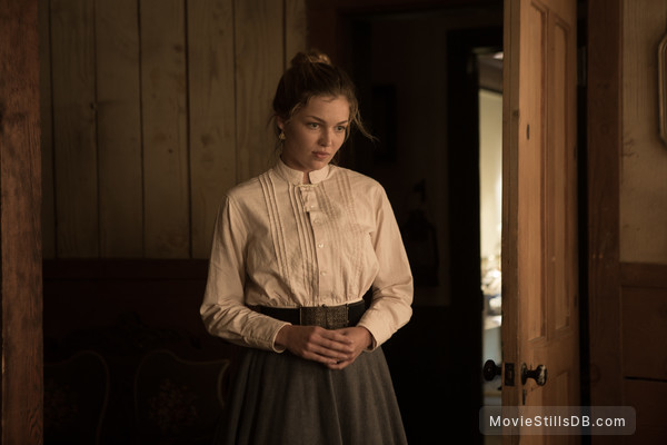 Bone Tomahawk - Publicity still of Lili Simmons