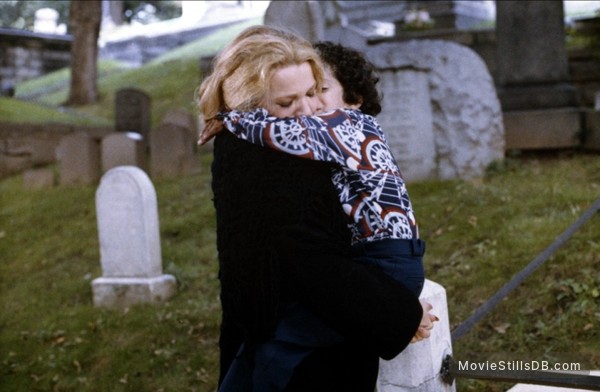 Gloria Publicity Still Of Gena Rowlands And John Adames