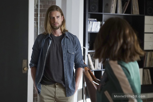 Pretty Little Liars Episode 7x09 Publicity Still Of Lucy Hale Drew Van Acker