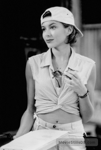 Anaconda - Publicity still of Kari Wuhrer Anaconda - Publicity still of Kari Wuhrer