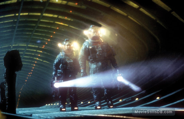 Event Horizon - Publicity still of Kathleen Quinlan & Laurence Fishburne