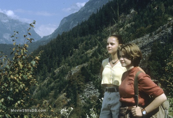 GOLD DIGGERS: THE SECRET OF BEAR MOUNTAIN, from left: Christina