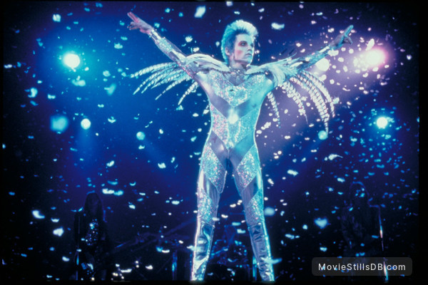 Velvet Goldmine Publicity Still Of Jonathan Rhys Meyers