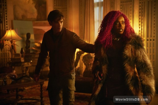 Anna Diop adianta possível enredo romântico entre Dick e Kory na 4ª  temporada de 'Titans' - Brenton Thwaites Brasil Brenton Thwaites Brasil