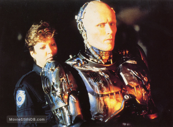 RoboCop - Publicity still of Peter Weller & Nancy Allen