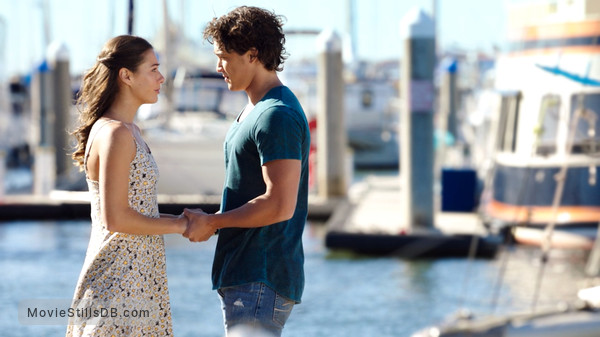 Mako Mermaids - Episode 2x03 publicity still of Chai Hansen & Alex