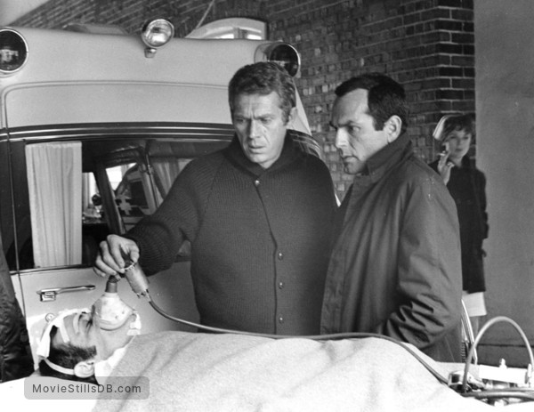 Bullitt - Publicity still of Steve McQueen & Don Gordon