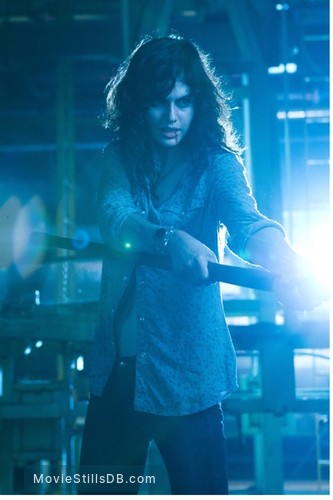 Texas Chainsaw Massacre 3D - Publicity still of Alexandra Daddario Texas Chainsaw Massacre 3D - Publicity still of Alexandra Daddario