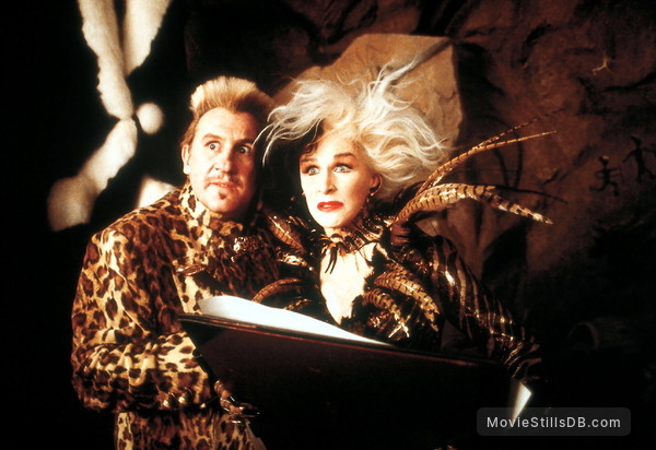 102 Dalmatians - Publicity still of Glenn Close & Gérard Depardieu 102 Dalmatians - Publicity still of Glenn Close & Gérard Depardieu