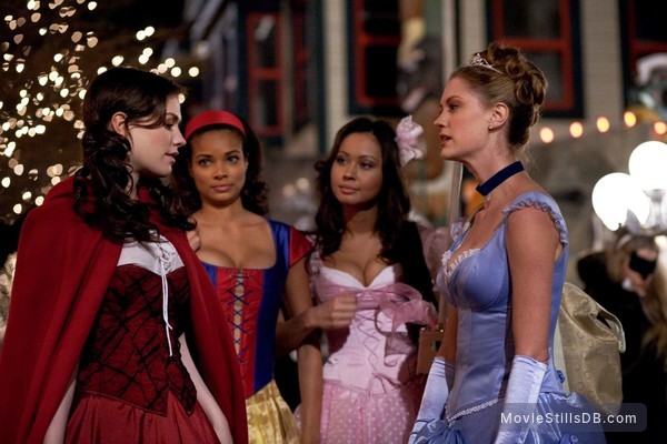 Trick 'r Treat - Publicity still of Moneca Delain, Anna Paquin, Rochelle Aytes & Lauren Lee Smith Trick 'r Treat - Publicity still of Moneca Delain, Anna Paquin, Rochelle Aytes & Lauren Lee Smith
