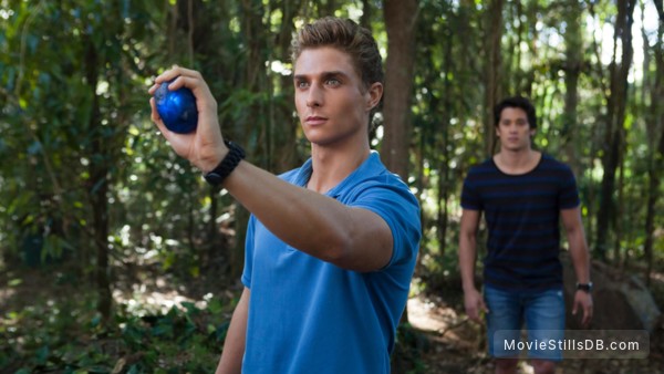 Mako Mermaids - Episode 2x03 publicity still of Chai Hansen & Alex