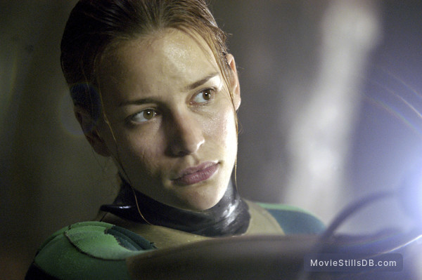 The Cave - Publicity still of Piper Perabo