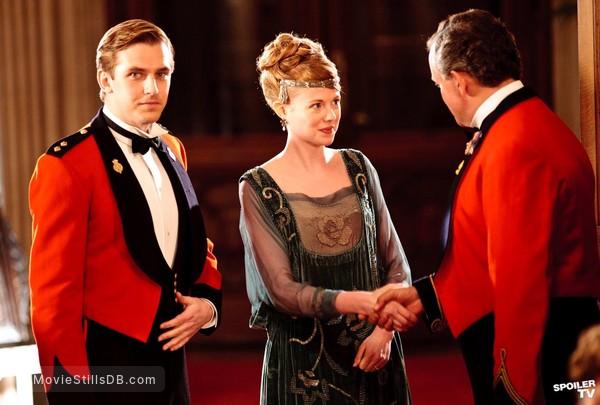 Downton Abbey - Episode 2x01 publicity still of Dan Stevens & Zoe 