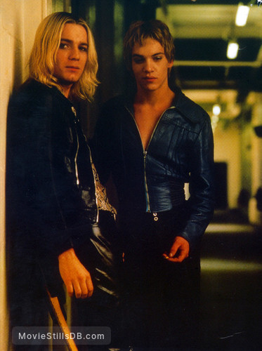 Velvet Goldmine Publicity Still Of Jonathan Rhys Meyers And Ewan Mcgregor