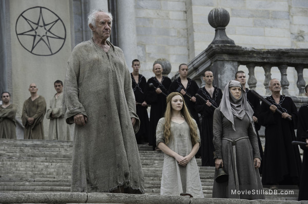 Game of Thrones - Publicity still of Jonathan Pryce, Natalie Dormer & Hannah Waddingham Game of Thrones - Publicity still of Jonathan Pryce, Natalie Dormer & Hannah Waddingham