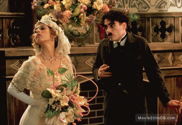 Chaplin - Publicity still of Robert Downey Jr. & Marisa Tomei